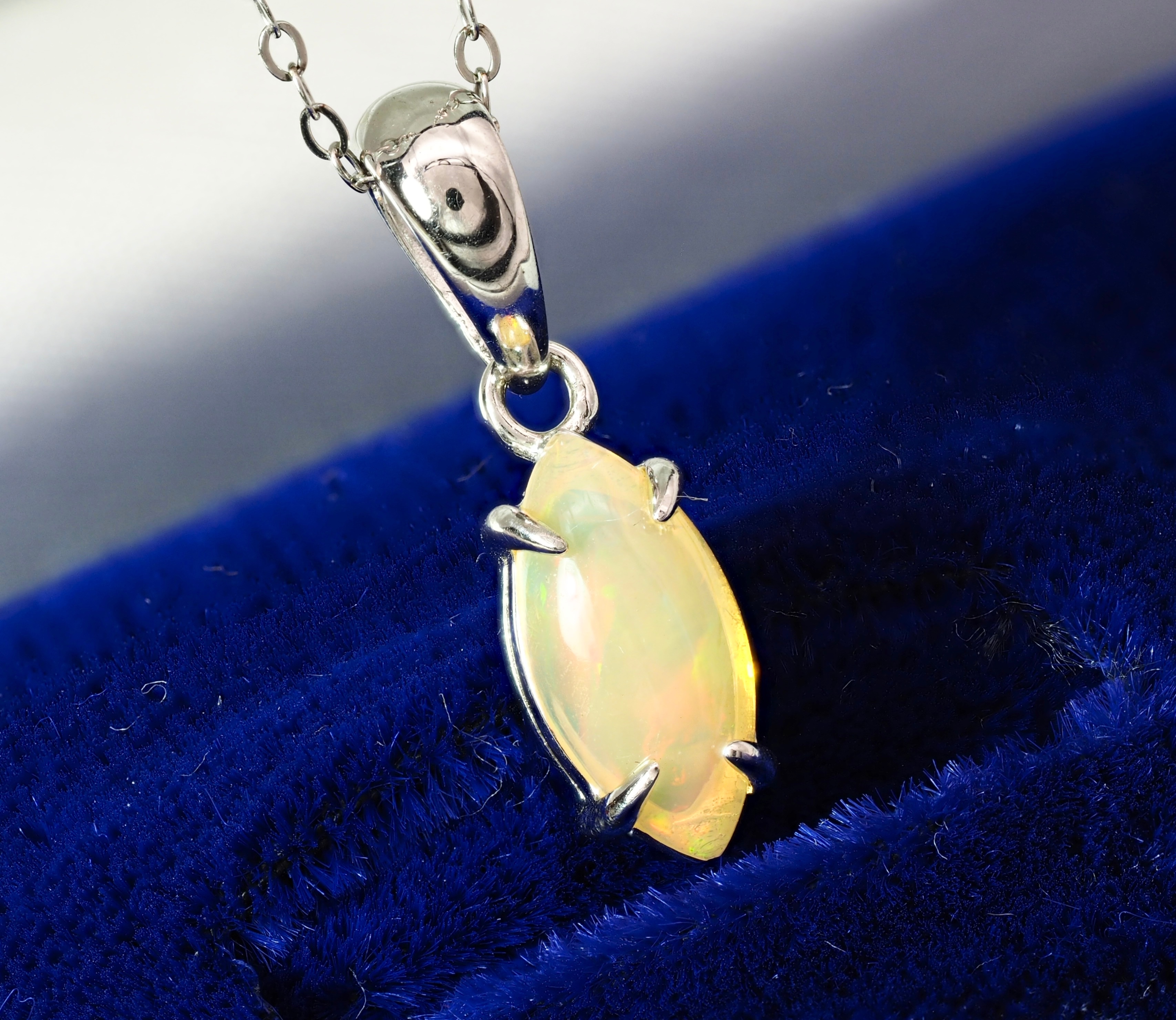 天然 オパール ネックレス マーキス カボション 上品 数量限定！ 華奢 ジュエリー ペンダント 誕生日 バレンタイン 宝石 貴金属 ジュエリー 冠婚葬祭 セミフォーマル デート