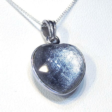 激レア ギベオン隕石 ハート ネックレス 高純度 幾何学模様 隕石 アイアンメテオライト プ