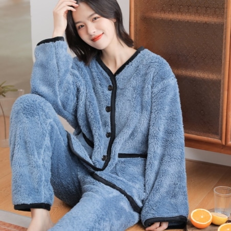 ベルベットパジャマ 寝巻き 袖あり 長袖 Vネック 襟なし イージー もこもこ モコモコ ふわふわ