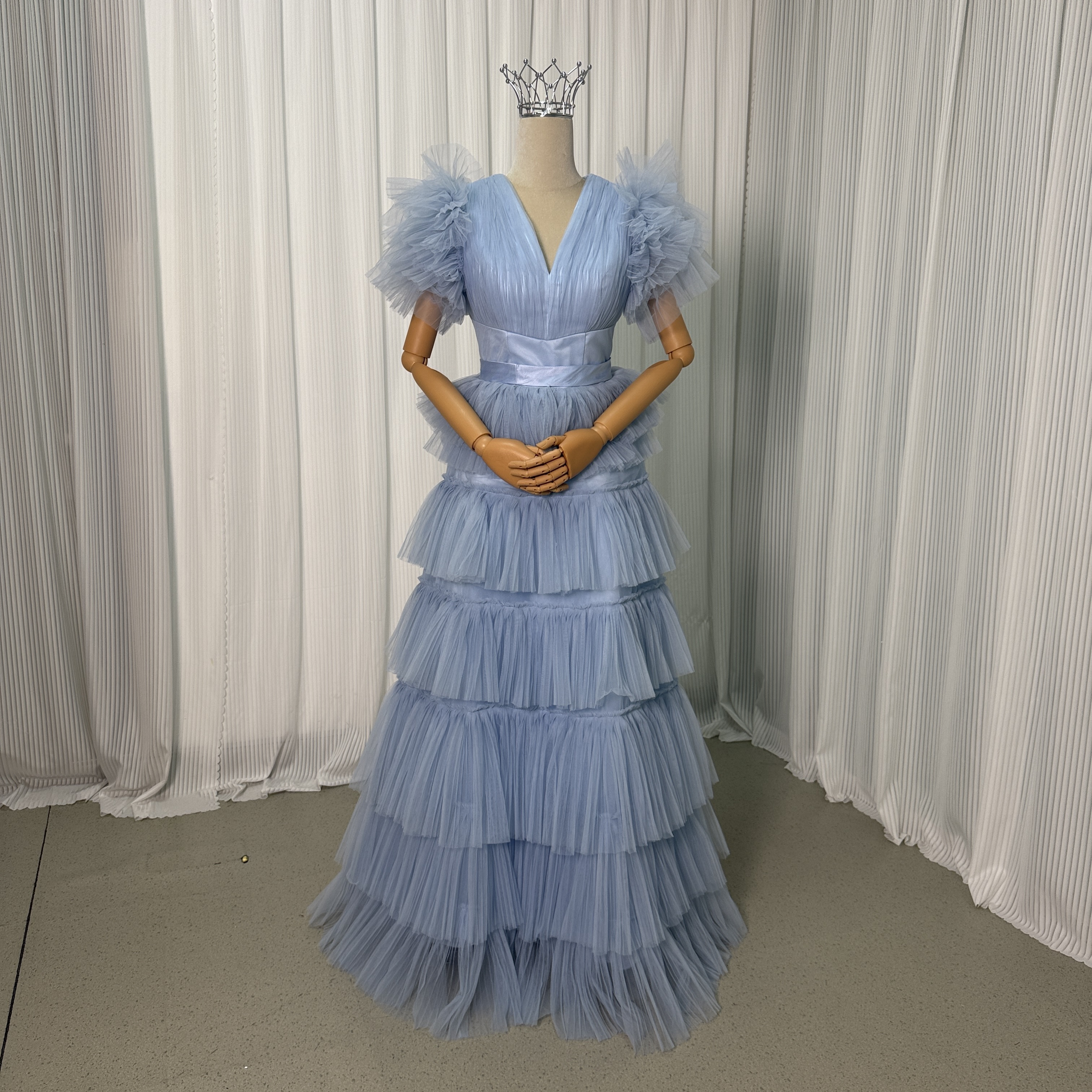 カラードレス 爽やかで優しいブルー サッシュベルト ファスナー フリル袖 ロング 花嫁 レイヤードドレス 37,031円