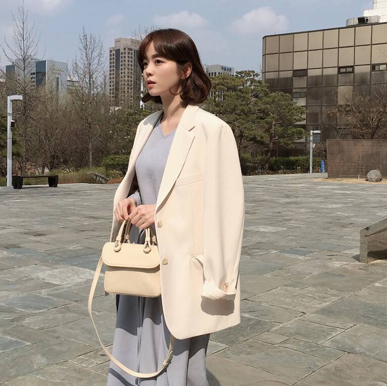 テーラードジャケット アウター レディース 長袖 春 秋 無地 ブラック ホワイト ピンク 3色展開 襟付き フロントボタン 前開き 休日 お出かけ デート コーデ 普段使い OL 通勤 着回し おし