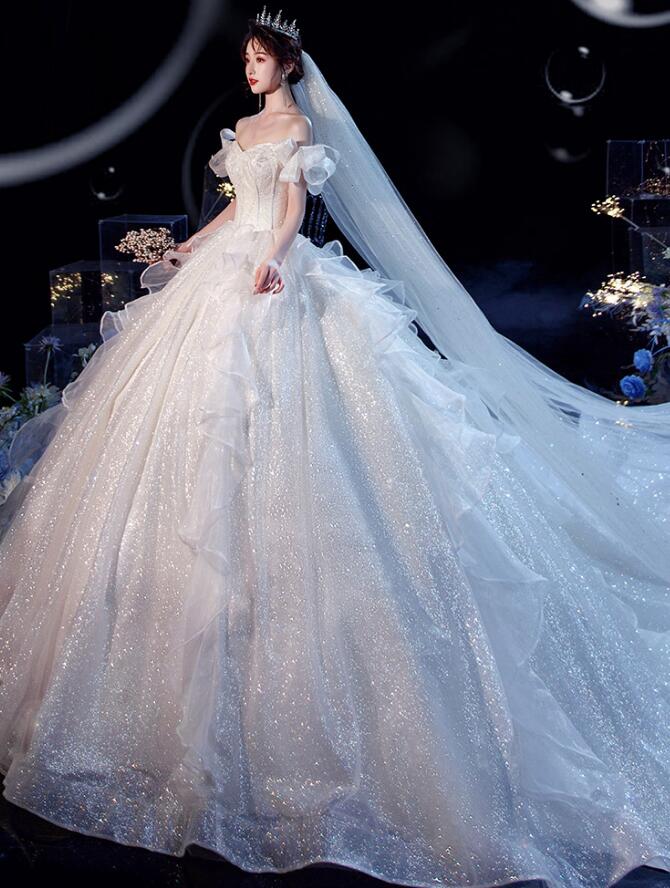 ロングウエディングドレス　Aライン　オフショルター プリンセスロングウエディングドレス　引き裾トレーンドレス　白　リボン　フリルラッフル　きらきら　ゴージャス　新作　森系超豪華なフォマールウエディング