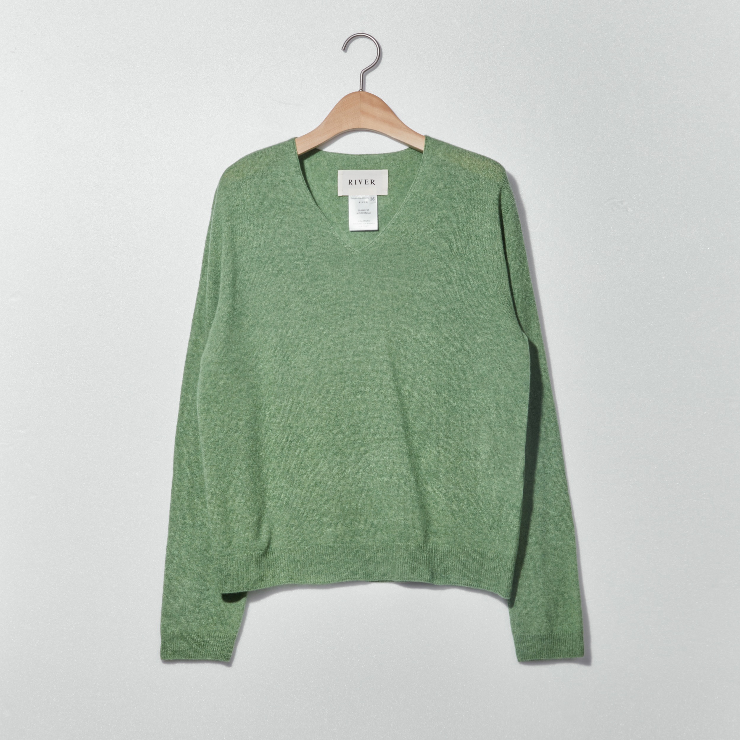 THE ISSUE bunny V-neck knit
