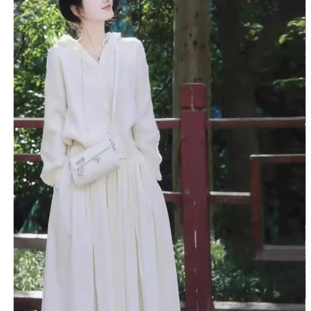 ハイエンドのカスタマイズ-プラスサイズのファットmmフード付きセーターとスカートのツーピースセットの完全なセットを備えた優しい巨乳のストリートスタイルの秋の服装