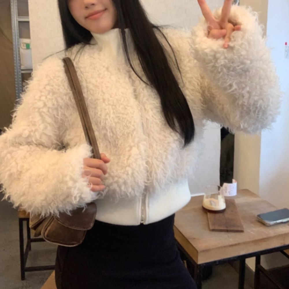 アウター コート ミディアム丈 長袖 前開き ハイネック ファスナー もこもこ かわいい 大人可愛い きれいめ シンプル 上品 おしゃれ かっこいい レトロ ラフ ルーズ こなれ感 個性的 主役級