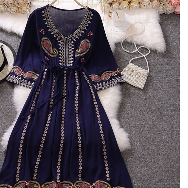 ボヘミアンロングワンピ ペイズリー刺繍 レディース 長袖 フレアスリーブ 深めVネック 4,932円