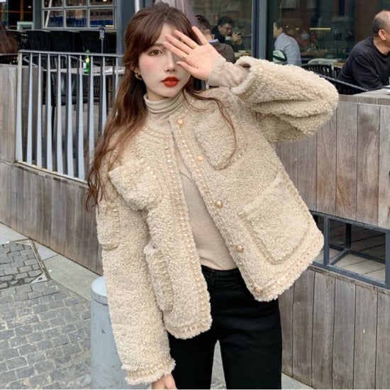 【取寄：納期2週間】ジャケット ブルゾン ノーカラ― レディース 韓国 ファッション 上品 アウター ふわふわ もこもこ 秋冬 アウター かわいい お呼ばれ ジャケット ノーカラ― 金ボタン フリース
