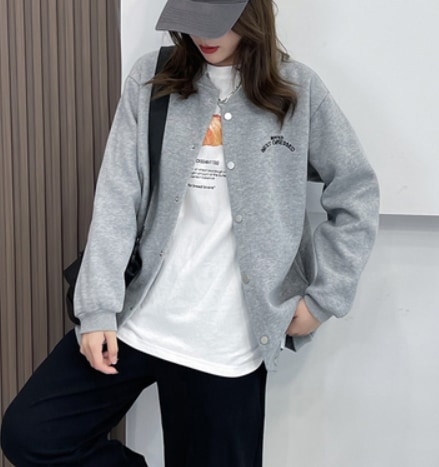 アウター デート モテアイテム スカジャン 長袖 ロゴ 大人可愛い きれいめ 上品 おしゃれ かっこいい 大人可愛い ラブリー キュート ガーリー クール モード系 セクシー エレガント 存在感