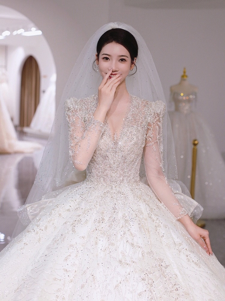 V主のウェディングドレス2025新しい花嫁小さな長袖冬質感重工業