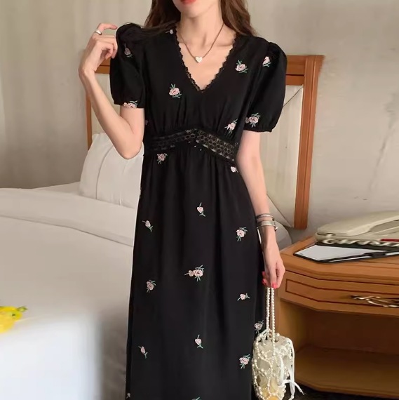 ワンピース ミモレ丈ワンピース 半袖 ボリューム袖 Vネック ミモレ丈 セミフレア シースルー かわいい 大人可愛い きれいめ シンプル 上品 おしゃれ かっこいい レトロ こなれ感 個性的 主役級