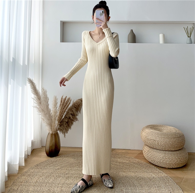 超ロングVネックニットワンピース女性秋と冬スリムパッケージヒップボトムシャツニットジャンパー膝丈スカート内