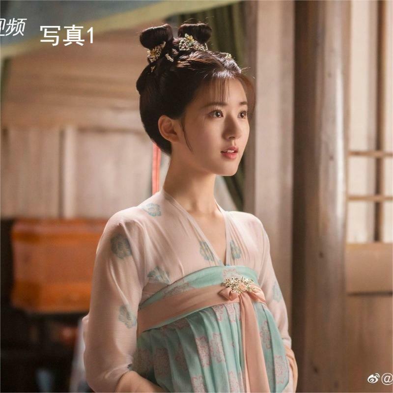 【即納】漢服 唐装 レディース 中国古代宮廷風 女性 古典美人服 振袖 引き裾 中華服 写真撮影 古風 振袖 引き裾 マキシー丈 広い袖 コスプレ衣装 仮装 学園祭 ステージ衣装 おしゃれ 優雅