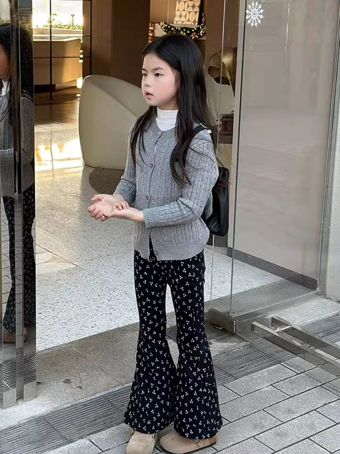 子供服 韓国の子供服 2024秋服 新しい グレーの薄手 ニットカーディガン 女の子 さいころ ハイウエスト ズボン本 ファッション かわいい 2つのセット