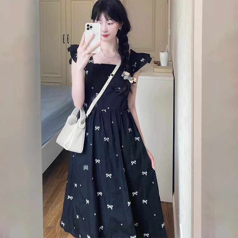 ヘップバーン スタイル小さなフライング スリーブ サスペンダー花柄黒のドレスの女性の新しい夏の美しいフレンチ リトル ブラック ドレスSC96