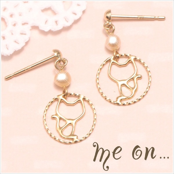 me on... K10YG ねじりフレーム オレンジ淡水パール ネコ ピアス 発送目安２-３週間