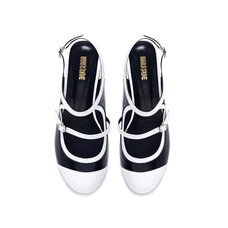 珍しいデザインに可愛さフラットシューズ[ホワイト] 20,666円