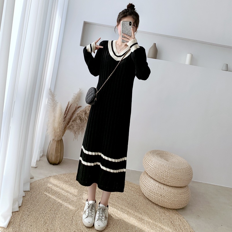 秋冬の新型のゆったりしたvネックのセーターのスカートはやせていてコートと膝を越えたニットのワンピー