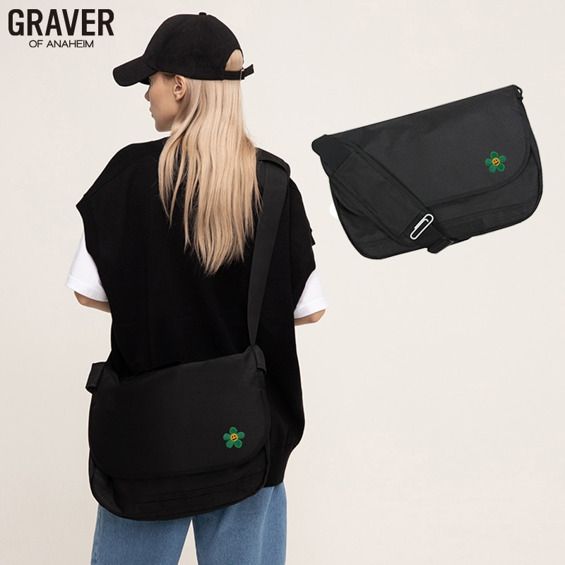 [UNISEX]グリーンフラワー刺繍クロスメッセンジャーバッグ_BLACK