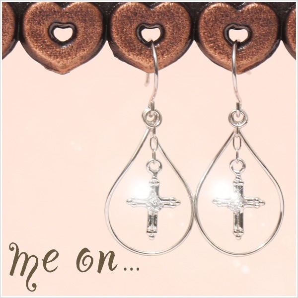 me on... K10WG キュービックジルコニア クロス フックピアス 発送目安２-３週間