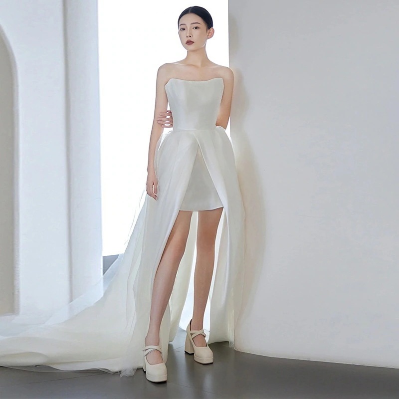 フランス式は胸を拭いてウェディングドレスを軽くします