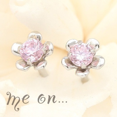 me on... お花 1粒 K10ホワイトゴールド ピンクキュービックジルコニア フラワーピアス