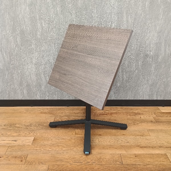 KOKUYO コクヨ 角テーブル 折りたたみ ブラウン カフェテーブル スクエア 角 ダイニングテーブル カフェ テーブル スクエアテーブル 飲食店 コーヒーテーブル 正方形 四角 休憩室 ダイニング