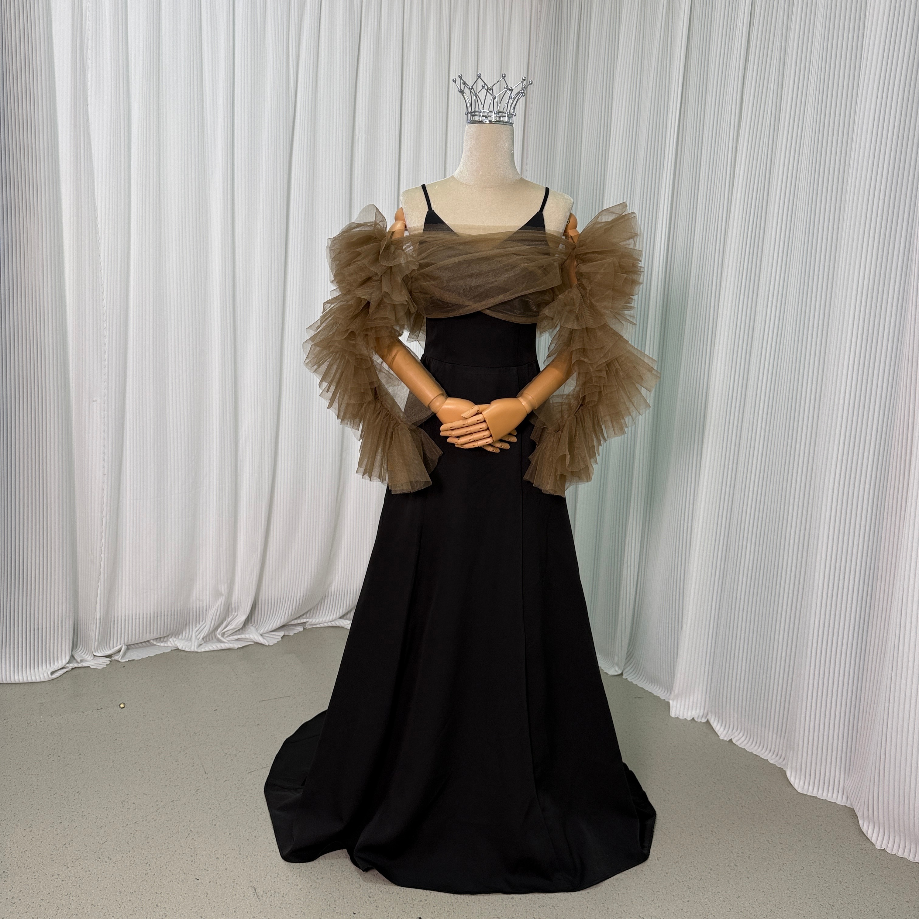 カラードレス ブラック キャミソール 光沢サテン ロング ワンピース+ソフトチュール オフショルダー 短トレーン