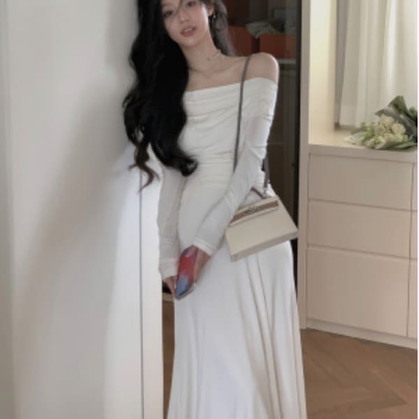 ワンピース デート ワンピドレス 袖あり 長袖 スリム タイト 細身 かわいい 大人可愛い きれいめ シンプル カジュアル 大人 上品 おしゃれ お洒落 主役級 存在感 春 秋 10代 20代 30代