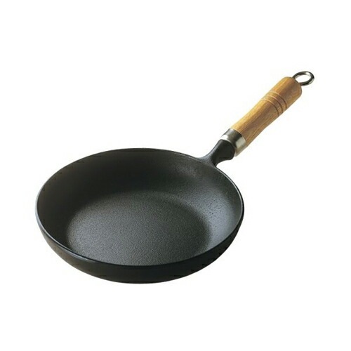 メーカー正規品 岩鋳 南部鉄器 オムレツパン21cm 木柄付 /日本製 国産品 IH100V対応 IH200V対応 鋳物 鉄製品 フライパン オムレツ用 オムライス用 鉄分補給 健康 煮物 炒め物 ス