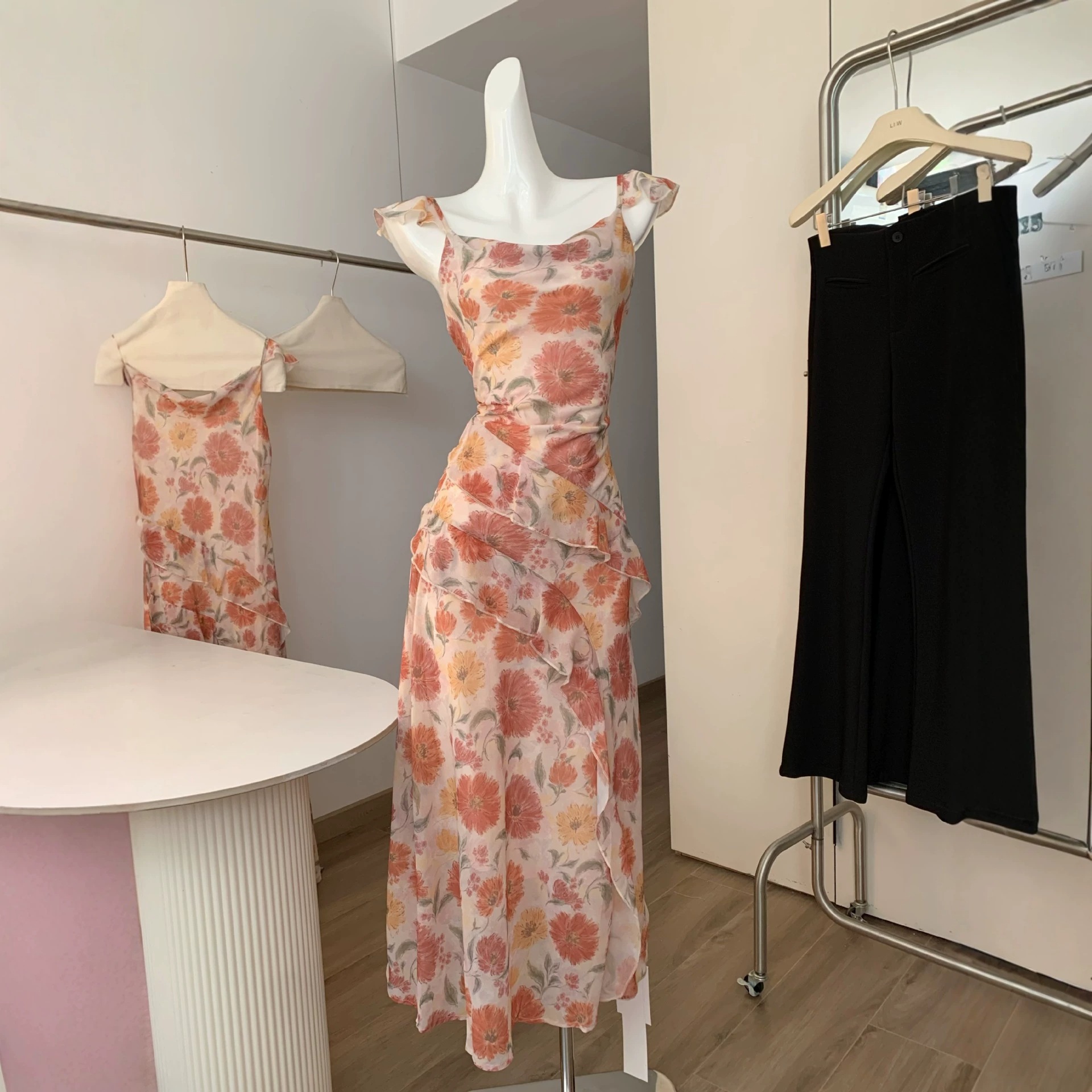 フレンチ Vネック 花柄ワンピース 木耳边 ウェストマジック オフショル リゾート シフォンロング