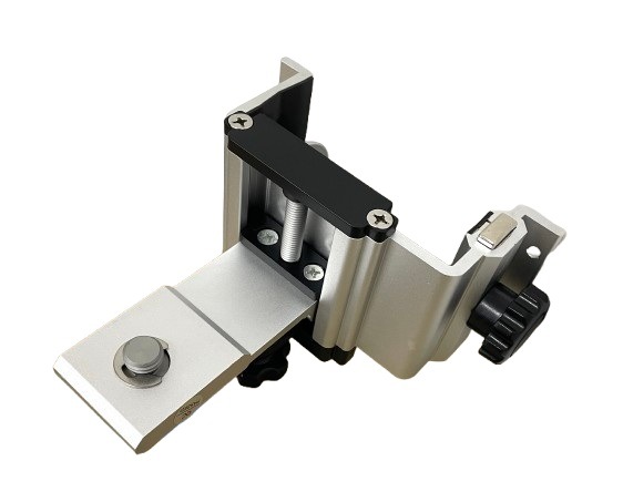 軽天ホルダー スライド式 レーザー墨出し器 水平器 昇降調整機能付き 5/8 レーザー クランプ 墨出し器 6,433円