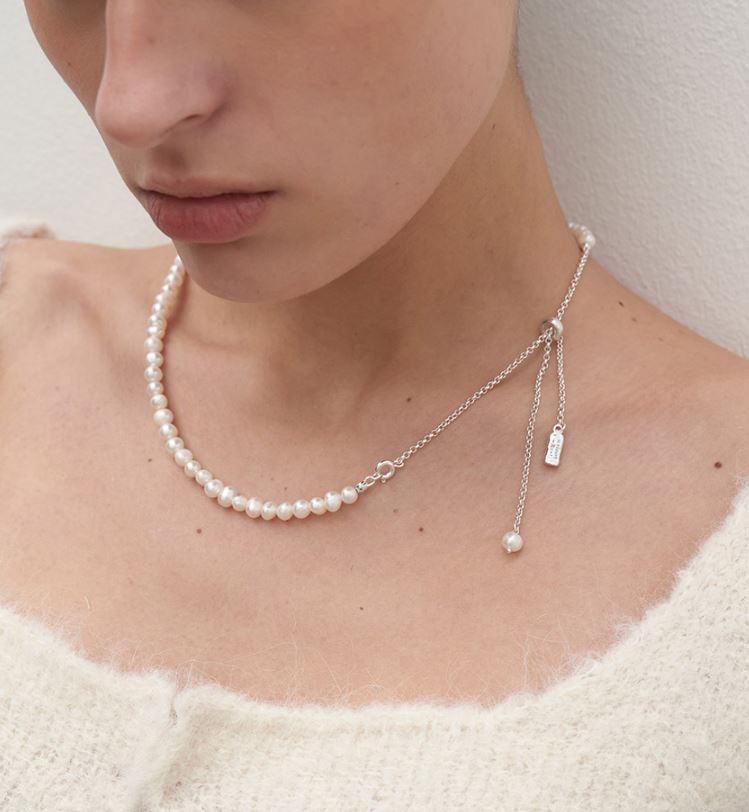 Flexible Pearl Necklace