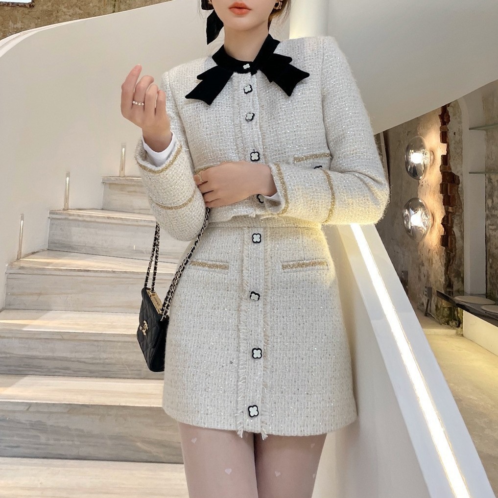 おばあちゃんの白いシャネル風スーツ女性用秋の新型高級感千金織りジャケットとスカートのツーピーススーツ 8,355円