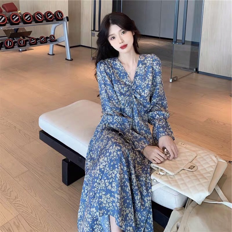 ワンピース フレアワンピース ロング丈 長袖 Vネック かっこいい 大人女子 こなれ感 ラフ ラブリー 個性的 ブルー M L XL 2XL 花柄 エレガント ガーリー クール フレア モード系 5,681円