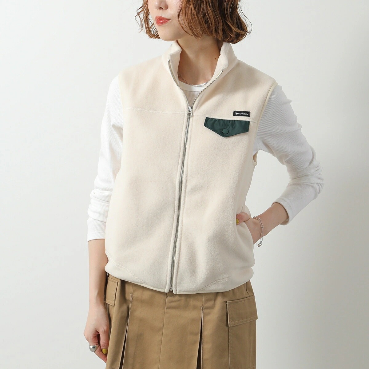SPORTY＆RICH スポーティアンドリッチ ベスト JAAW2334 レディース フリース ジップアップ ジレ ノースリーブ ハイネック ロゴ Cream/Forest 15,611円