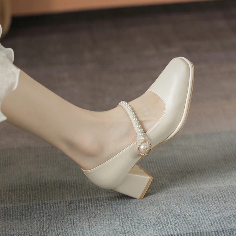 ハイヒール新型春秋パンプス復古中太とシングル靴フランス式メアリージェーン結婚革靴