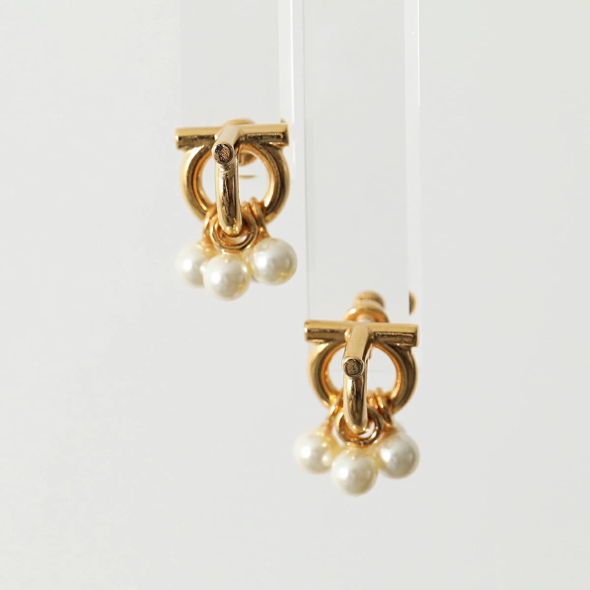 FERRAGAMO フェラガモ ピアス 76 0529 レディース ガンチーニ アクセサリー パール 001/ORO-CHIARO 19,056円