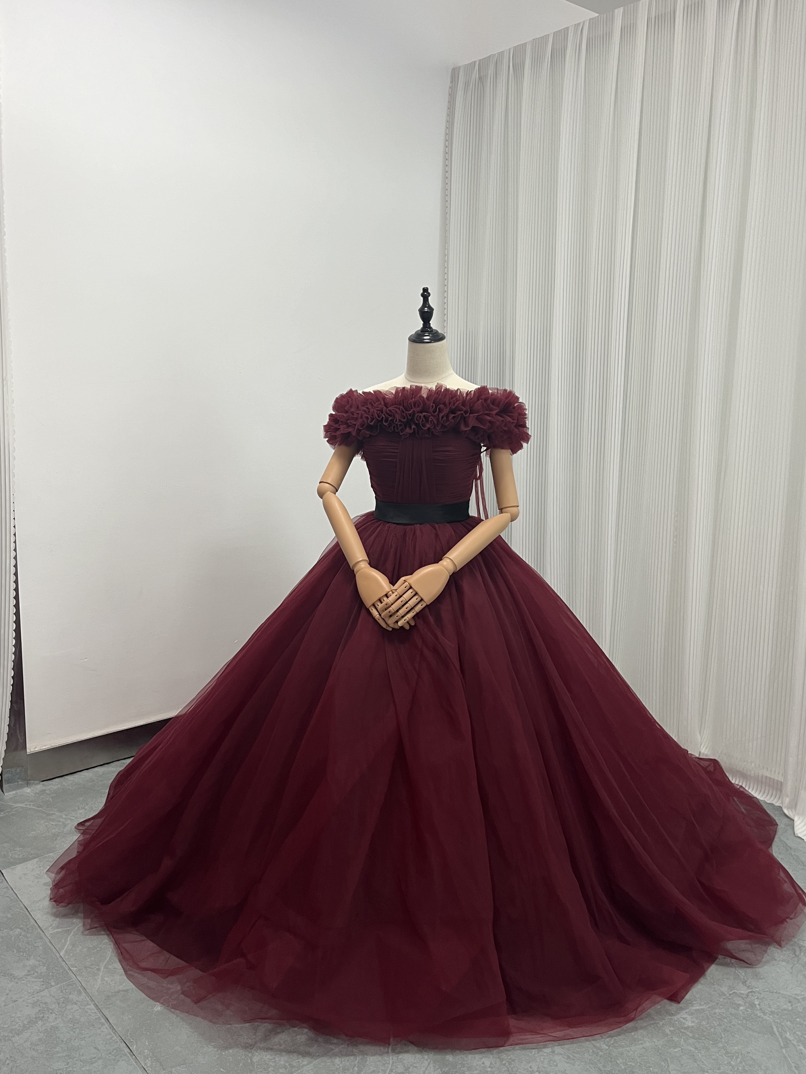 人気上昇！パーティードレス ボルドー色 ソフトチュール 取り外しオフショルダー 披露宴