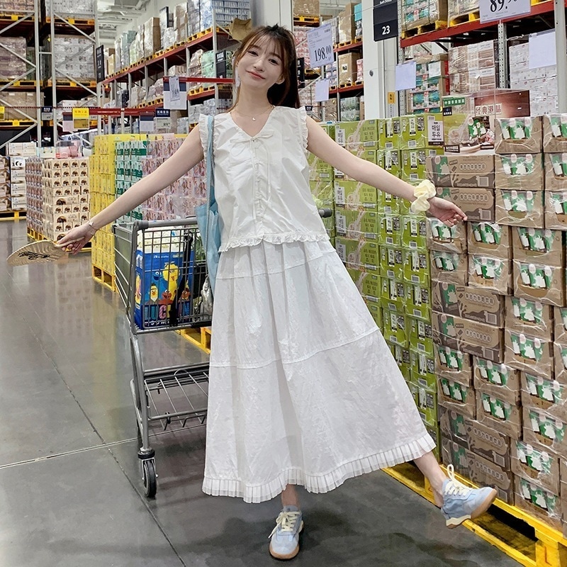 実際のソリッドカラーベストスーツドレス2024新しい木の耳エッジVネックノースリーブシャツ半身スカート甘い風のスーツ