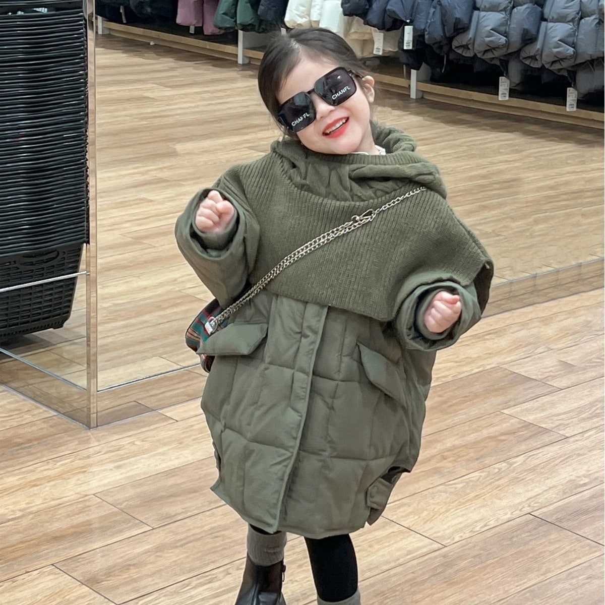 【急速出荷!】女児冬物ゆったりとろみのある中綿ダウンコート暖かいダイヤチェック柄のミドル丈ブレッドコートとウールの帽子付き 6,632円