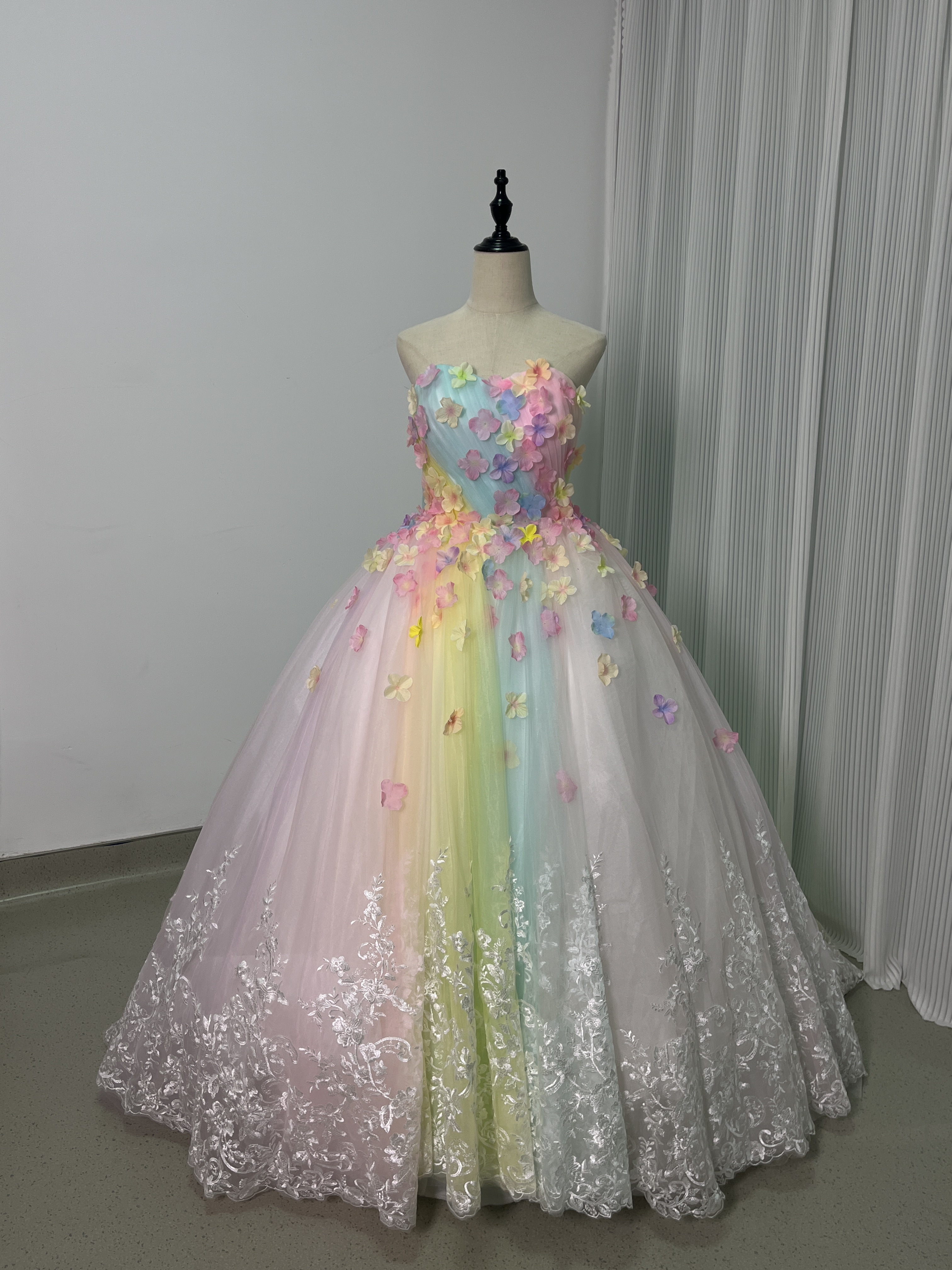 豪華！レインボー パーティードレス ベアトップ 豪華なバックリボン 繊細レース 可愛い 花嫁 前撮り