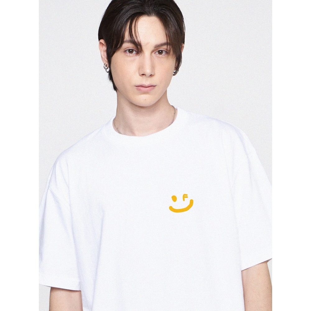 GRAVER スモールドローイングスマイルショートスリーブ T シャツホワイトイエローロゴ