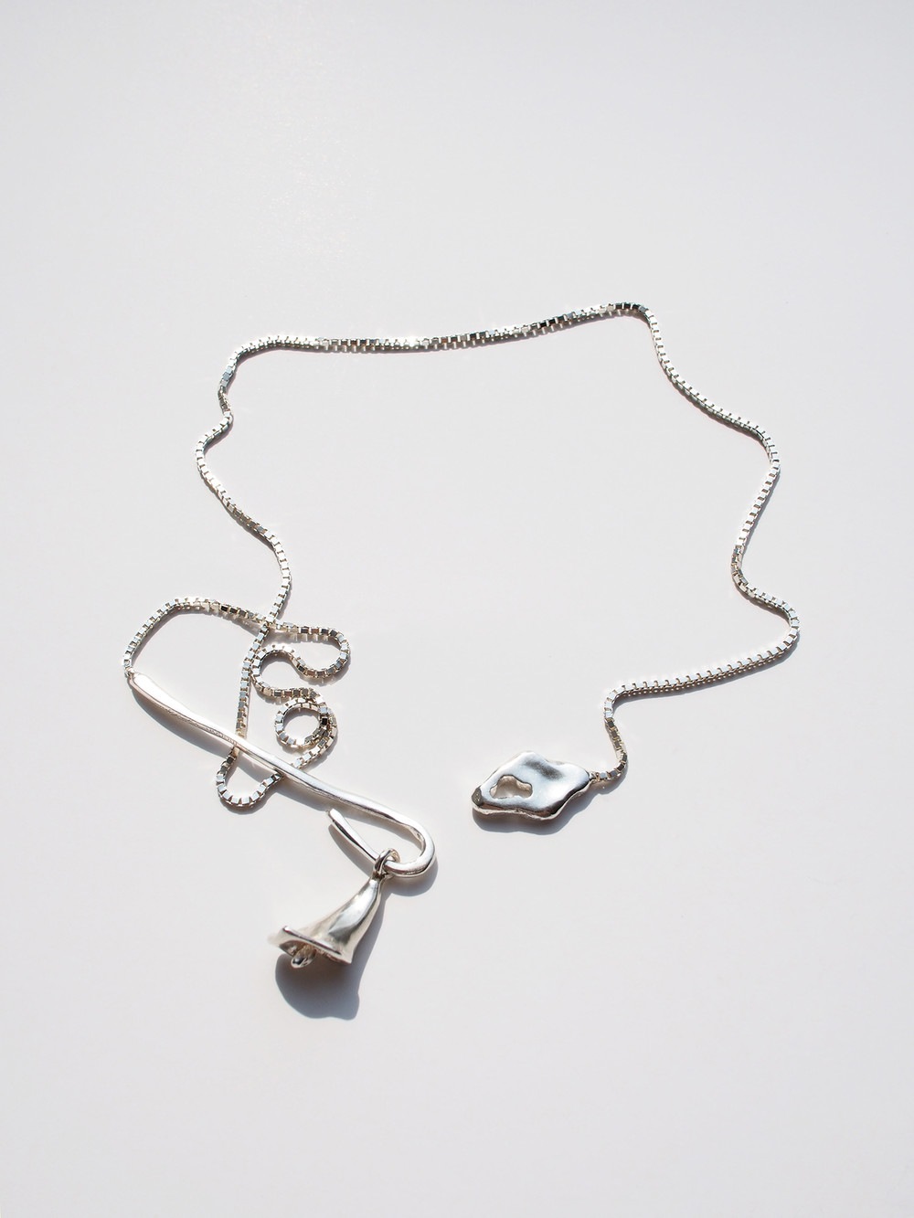 Seasonless Loop calla necklace 2