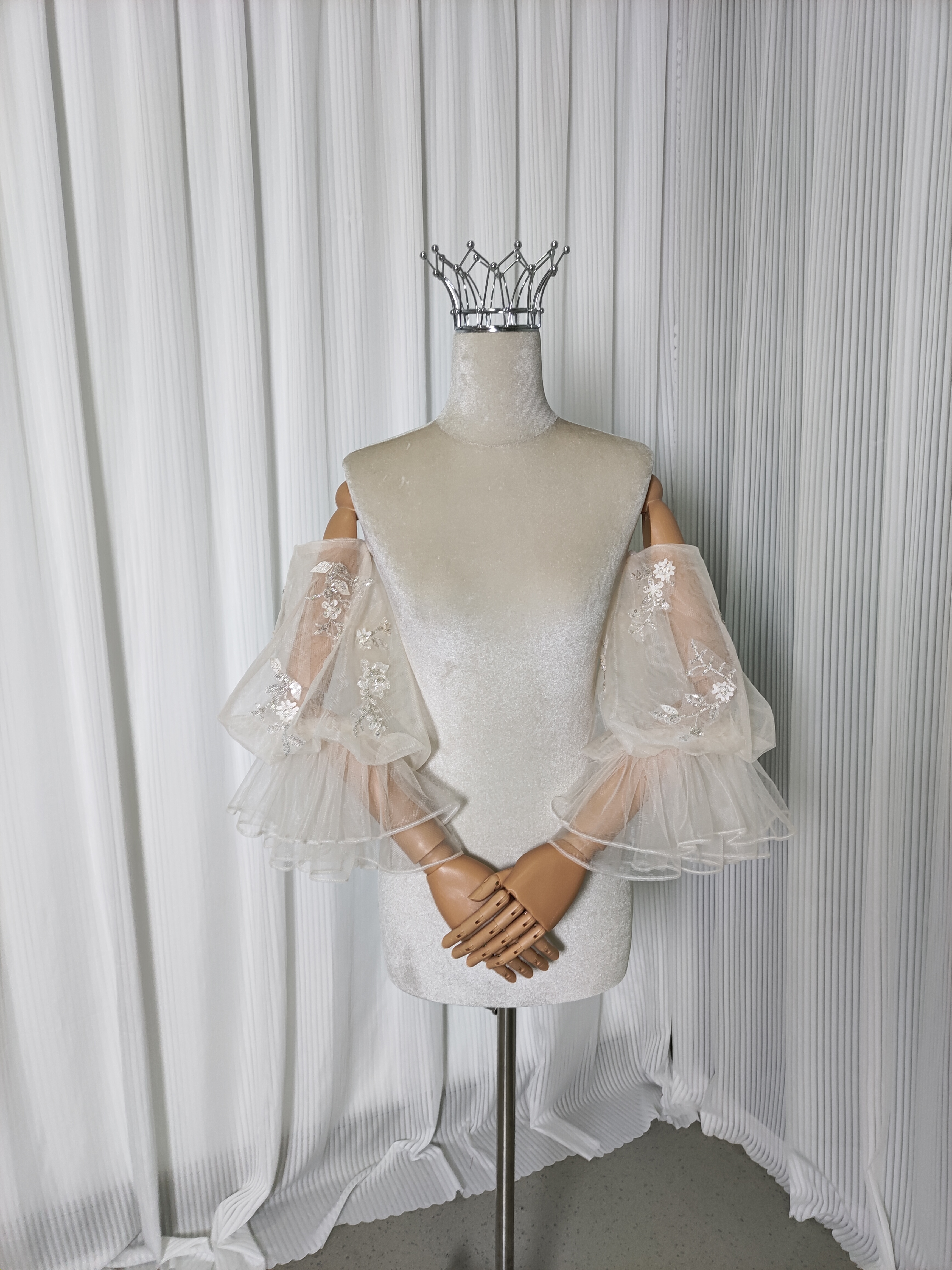 パフスリーブ 透ける 繊細レース シャンパン色 色直し 前撮り 肩出し ウエディングドレス