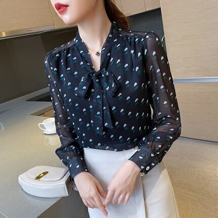 ブラウス　トップス シャツ　襟付き　ビッグカラー　甘め　春　秋 水玉柄　ドット柄　シフォン　フレア　フリル　タイト　スリム　ワイド　オーバーサイズ　キレイ目　清楚感　おしゃれ　エレガント　韓国　デート