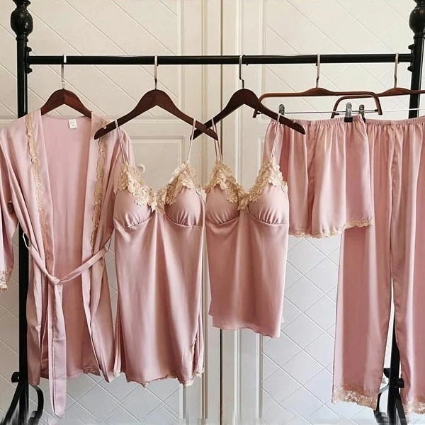 【急速出荷!】ウエア キャミソール スリップ ショートパンツ ガウン 5点セット 部屋着 パジャマ 寝巻 セクシー 感 ブラカップ付き 春 夏 秋 冬