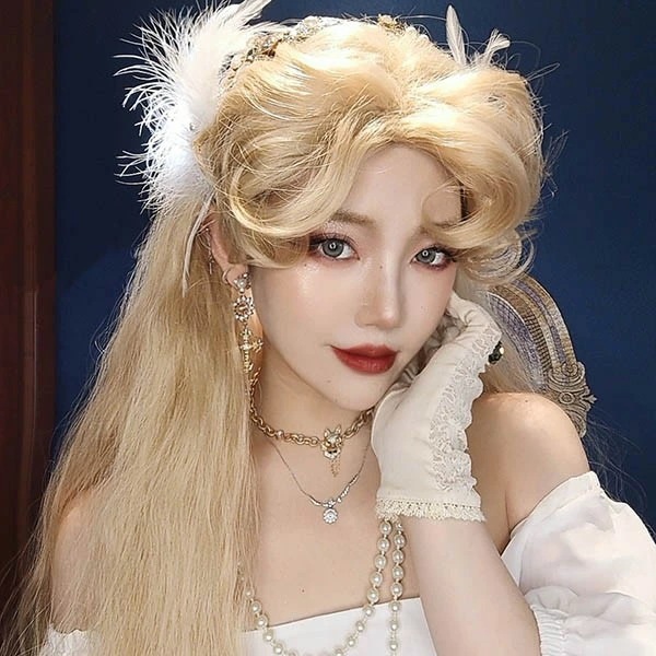 中世の貴族風 金髪 巻き毛 フルウィッグ かつら 女性 長髪 超ロング ロング丈 ロングウィッグ ロングヘア ロリータ lolita 前髪あり 自然 可愛い キュート wig コスプレ 耐熱 小顔効果
