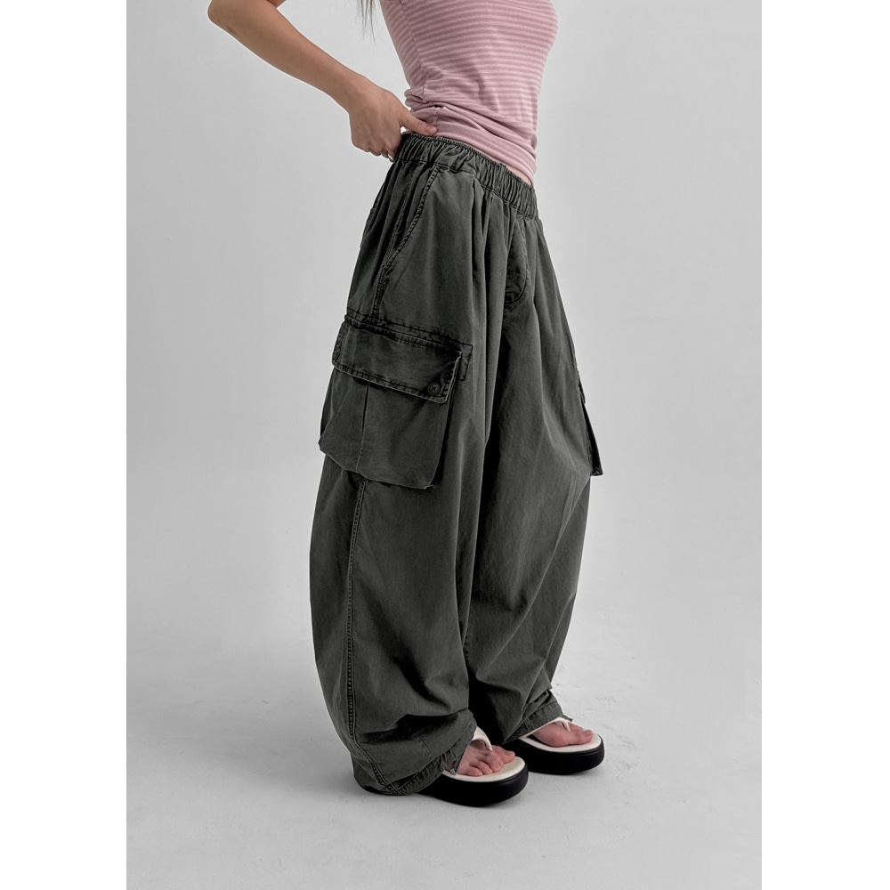 ブラックアップ (ユニセックス) クラディングピグメントカーゴバルーンワイドツーウェイパンツ