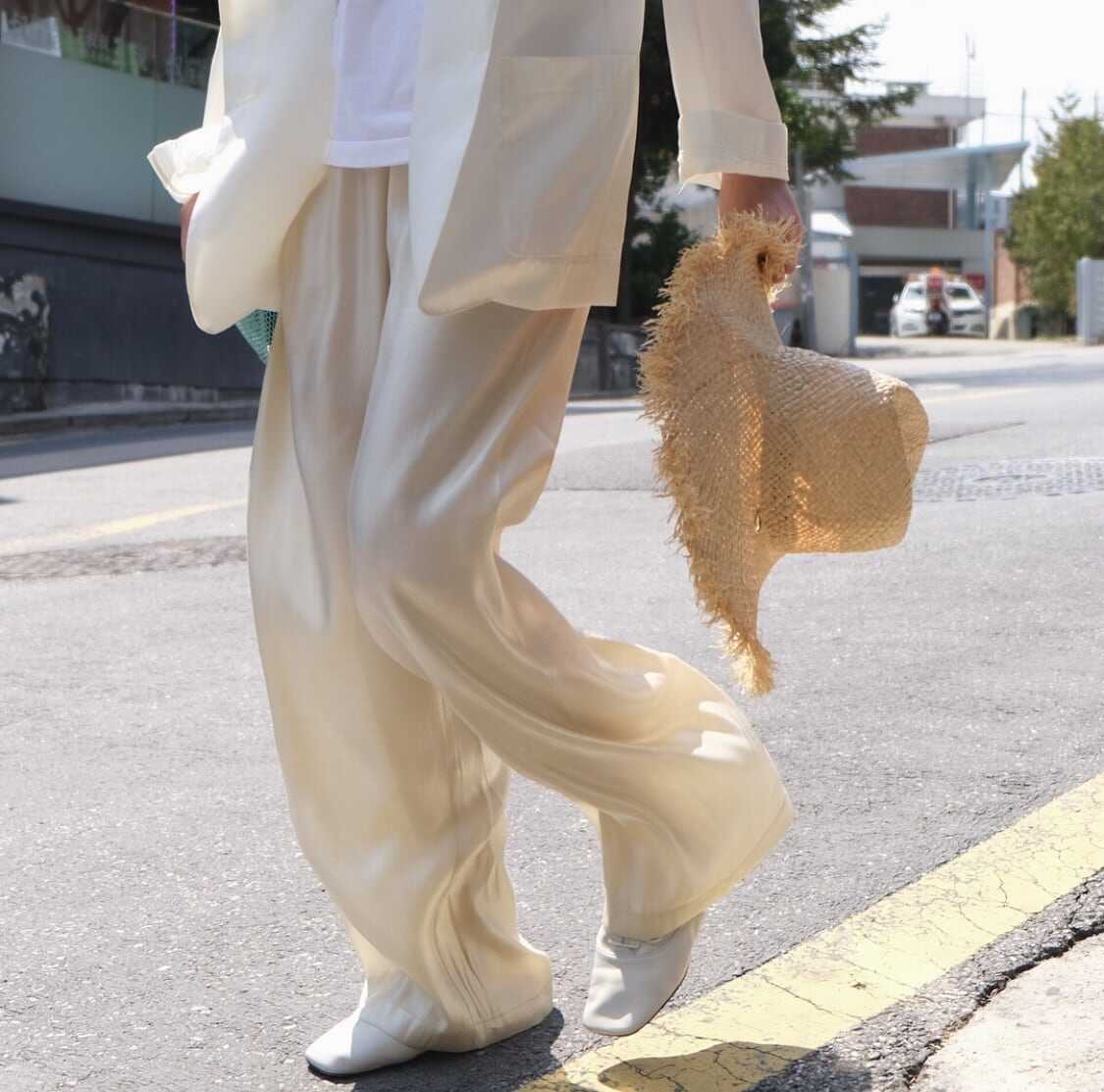 ボトムス ボトム おすすめ おしゃれ お洒落 激安 安い プチプラ パンツ ワイド パンツ ハイ ウエスト テロテロ ゆったり 太め ぶかぶか サテン ポリエステル ウエスト ゴム lbot