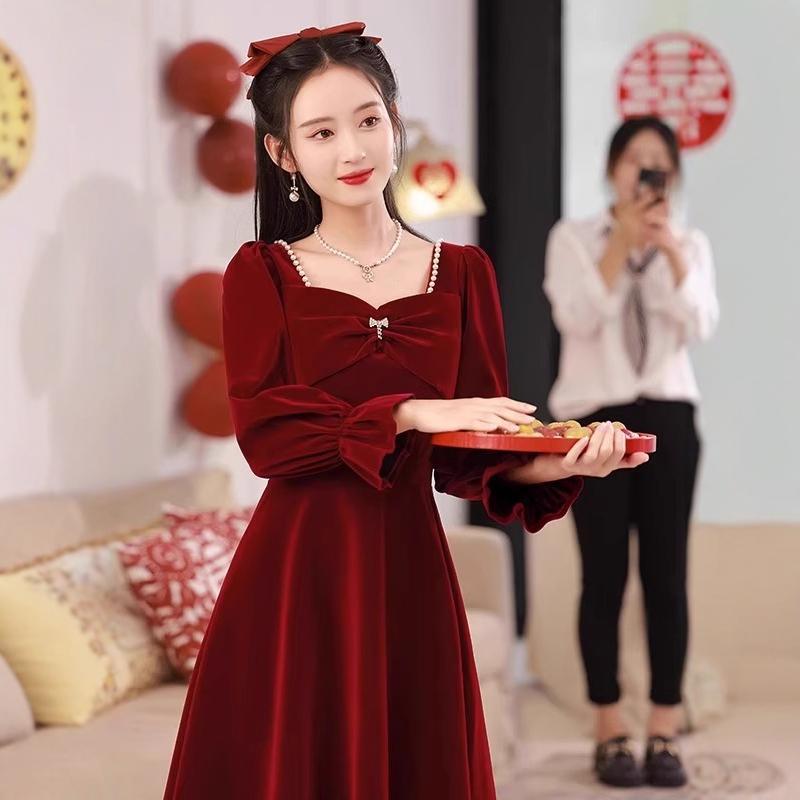 2025服花嫁スプリング長袖エンゲージメントドレスバーガンディ雰囲気のドア服